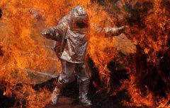 科学家发明耐火纳米绳 超级"防火衣"不是